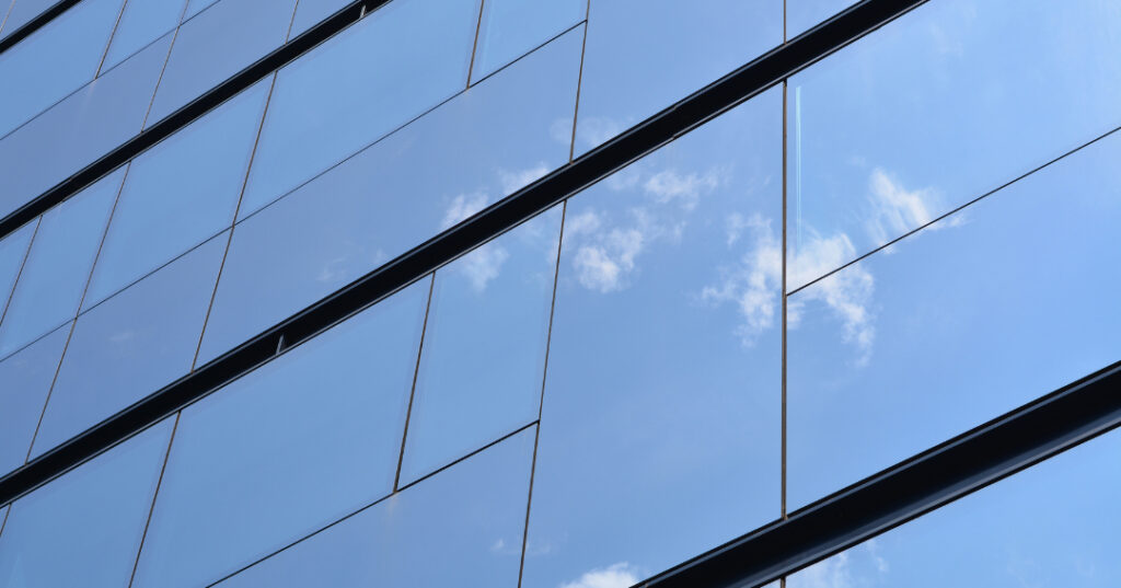 fachada de vidro em Serra